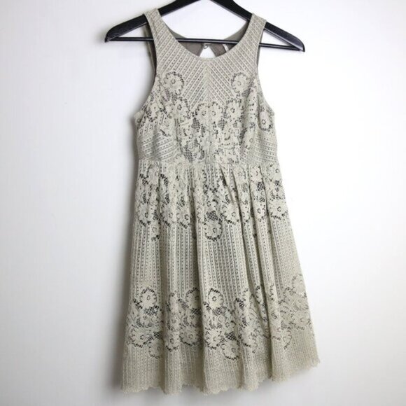 Free People Rocco Stone Floral Lace Overlay Keyhole Mini Short Dress Size 2 - Picture 1 of 7